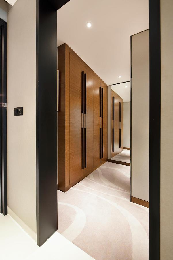 Asiana Grand Hotel Дубай Экстерьер фото A walk-in wardrobe