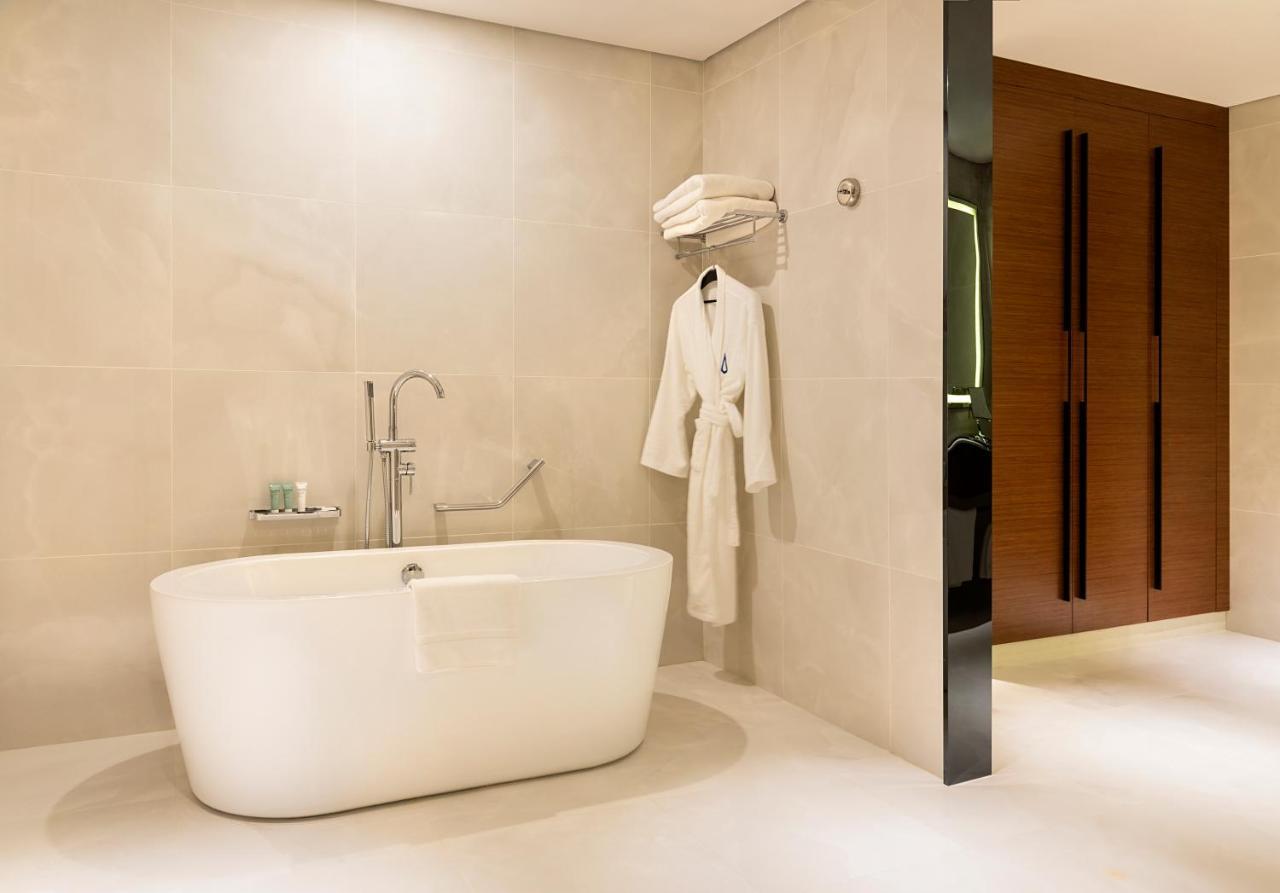 Asiana Grand Hotel Дубай Экстерьер фото A freestanding bathtub