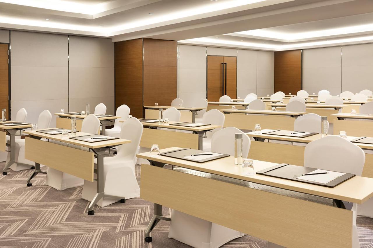 Asiana Grand Hotel Дубай Экстерьер фото A typical classroom layout